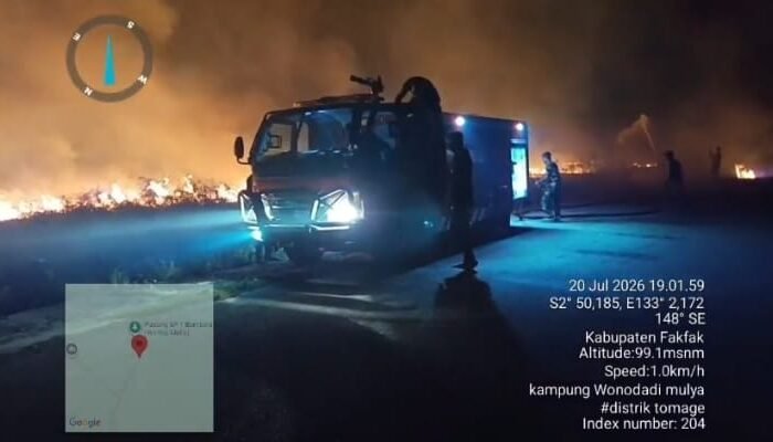 Dandim 1803/Fakfak Kerahkan Babinsa dan Truk Pemadam Bantu Padamkan Kebakaran di Bomberay
