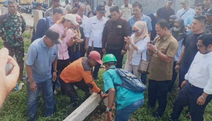 Tak Berkutik di Ultimatum Dewan Aceh Tamiang, PT SMI Akhirnya Bongkar Tiang Beton