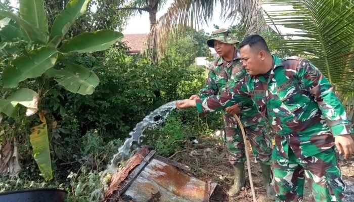 Sasaran 12 Sumur Bor Mushola Hidayatullah Hampir Selesai, Petugas TMMD Cek Debit Air