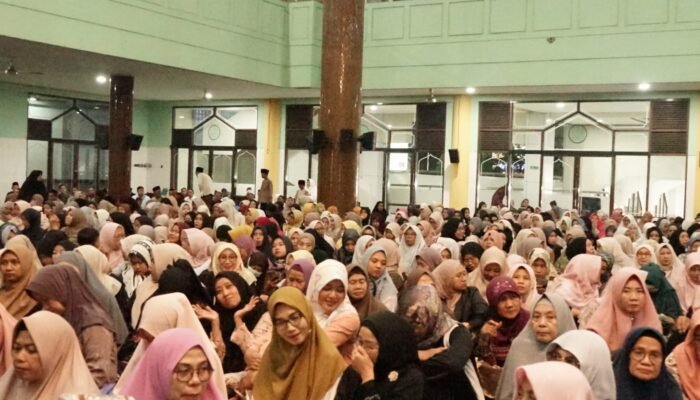 Bupati Sidoarjo Subandi Apresiasi Kiprah Ummi Peduli di Usia Satu Dekade, Gelar Pengajian Akbar Bersama Hanan Attaki