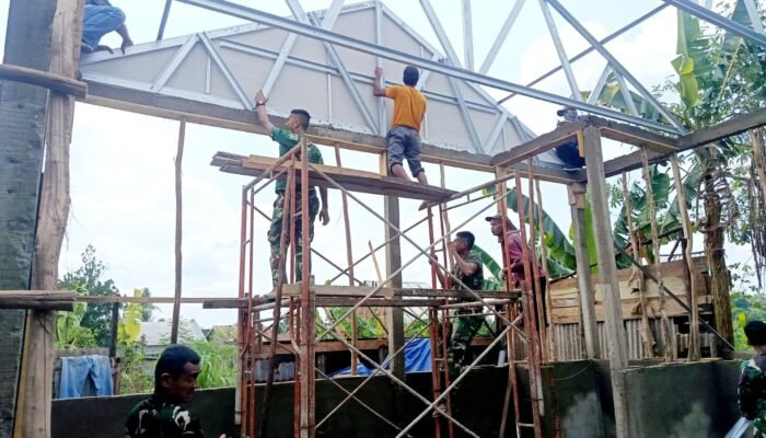 Rehab RTLH TMMD ke 129 Rumah Sriyanti Memasuki Tahap Pemasangan Atap dan Finishing Dinding