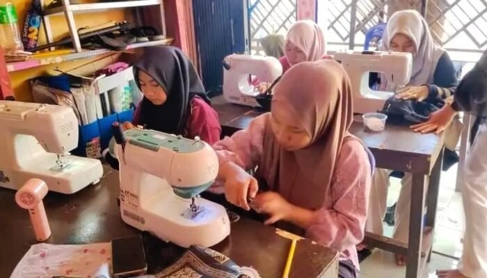 Putus Sekolah di Kelas 10, Mesi Kini Lulus Paket C dan Siap Kuliah PGSD Berkat Program PEP Adera
