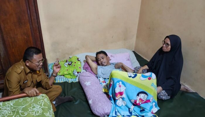 Penuh Haru, Wali Kota Arlan Temui Sahabat Lama yang Tengah Berjuang Melawan Sakit Selama 2,5 Tahun