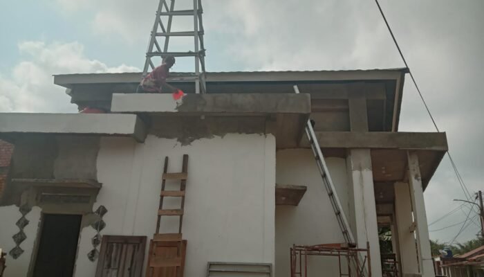 Satgas TMMD Ke-129 Kodim 0418/Palembang Terus Kebut Finishing Pembangunan Mushola Baitul Makfurin