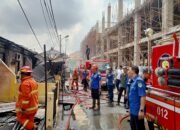 8 Rumah Dinas Mess Polda Jambi Terbakar, Damkar Kerahkan 12 Armada dan 90 Personel