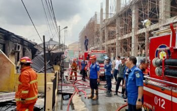 8 Rumah Dinas Mess Polda Jambi Terbakar, Damkar Kerahkan 12 Armada dan 90 Personel
