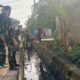 Hari Ke-12, Satgas TMMD Gotong Royong Bersama Warga Bersihkan Mushala Al-Makfurin