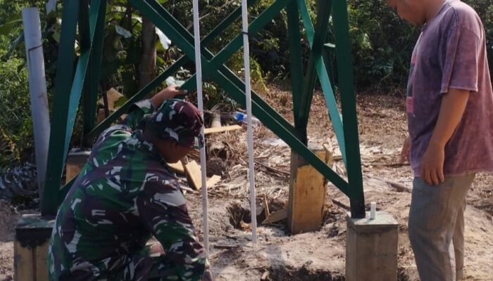 Satgas TMMD Ke-129 Kodim 0418/Palembang Lanjutkan Pemasangan Pipa Sumur Bor di Hari Ke-14