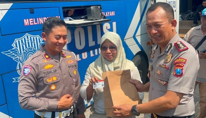 Satlantas Polresta Sidoarjo Buka Layanan SIM Keliling 24 Jam Selama 17 Hari Nonstop, Sediakan Doorprize Sepeda Motor