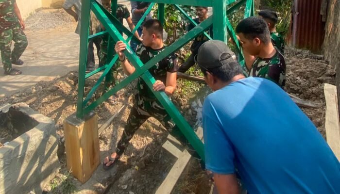 Pemasangan Tower dan Tandon Air Percepat Penyelesaian Sasaran Sumur Bor TMMD ke-129 Kodim 0418/Palembang