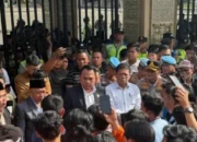 Ketua DPRD Sumsel Andie Dinialdie Temui Ratusan Mahasiswa Demo
