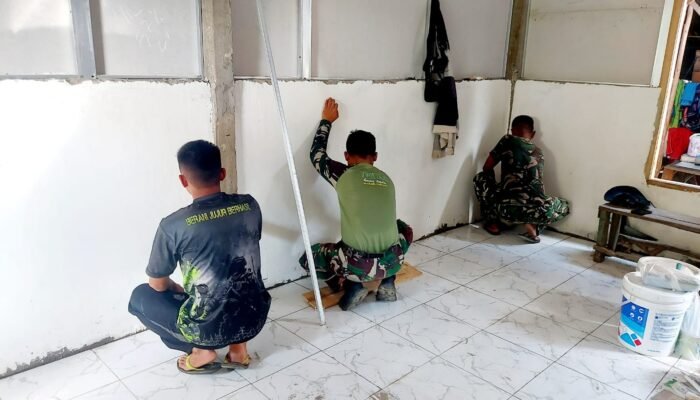 RTLH Milik Sriyanti Masuk Tahapan Pemasangan Keramik