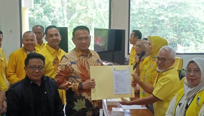 Andie Dinialdie Kembalikan Formulir Pendaftaran Balon Ketua DPD Golkar Sumsel