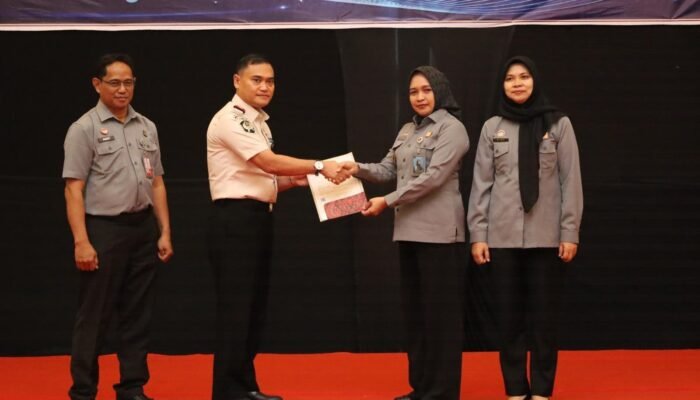 Enam Lagu Karya Kalapas Kelas IIA Jambi Resmi Kantongi Hak Cipta, Kanwil Kemenkum Serahkan Surat Pencatatan