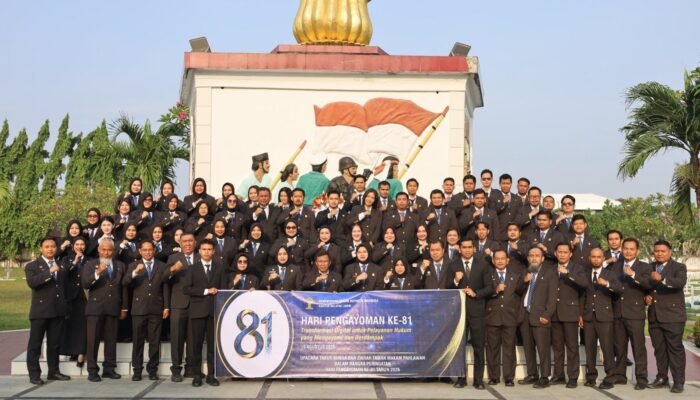 Hari Pengayoman ke-81, Kanwil Kemenkum Jambi Gelar Upacara Tabur Bunga di TMP Satria Bhakti