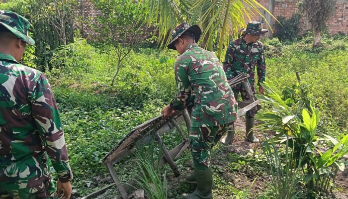Satgas TMMD Lakukan Pembersihan di Lokasi RTLH Suarni