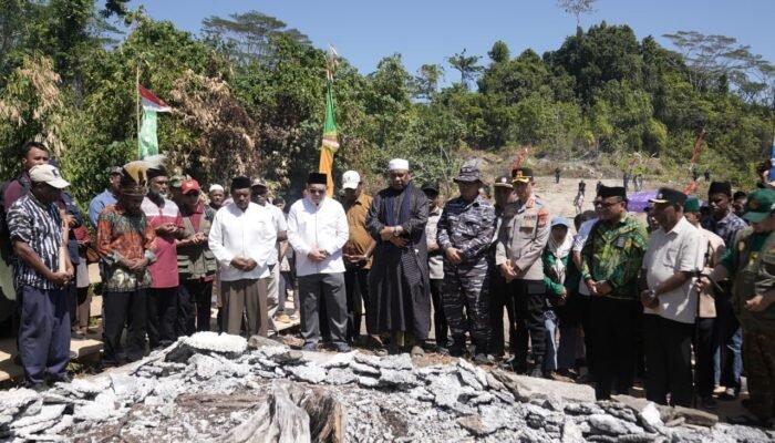 Bupati – Wabup Fakfak Ziarah ke Makam Syekh Abdul Ghaffar, Pemda Fakfak Matangkan Peringatan 666 Tahun Islam Masuk Tanah Papua