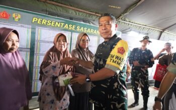 Katim Wasev TMMD Ke-129 Tinjau Penyaluran Sembako Untuk Warga Talang Jambe