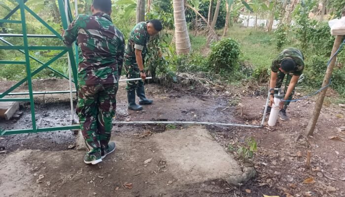 Satgas TMMD ke-129 Lakukan Pengecekan Tower Tandon Air Sumur Bor di Kampung Kreatif Pelangi