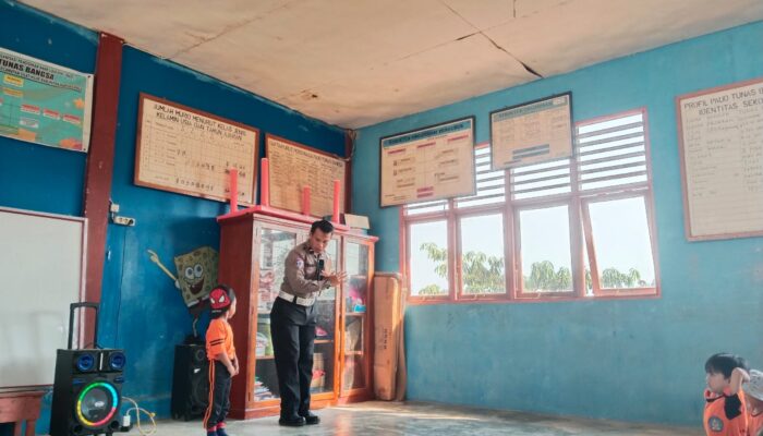 Polisi Sahabat Anak Turun ke Paud, Sejak Dini Polsek Silat Tanamkan Disiplin dan Keselamatan Lewat Lagu dan Senyum 
