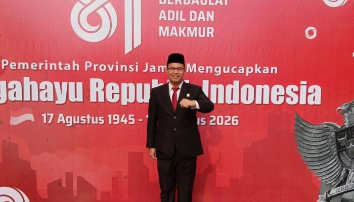 Kanwil Kementerian Hukum Jambi Hadiri Penurunan Bendera HUT ke-81 RI di Lapangan Garuda