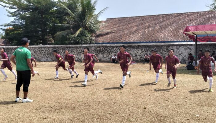 Kejutan Piala Soeratin U-15 Jabar: Bawa Skuad U-14, Lodaya FC Polres Purwakarta Lolos Juara Grup E