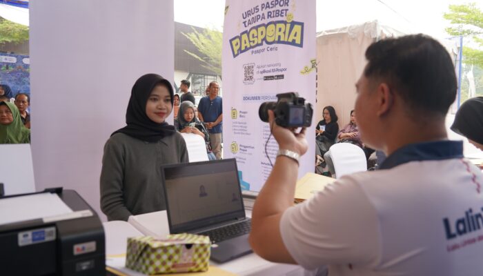 PASPORIA Menyapa Perbatasan Indonesia – Malaysia, Kanim Putussibau Buka Layanan Paspor Langsung di PLBN Badau