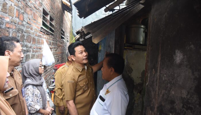 Sidak Tiga RTLH di Sedati, Bupati Sidoarjo Targetkan Perbaikan Awal September dan  Rampung Sebelum Musim Hujan