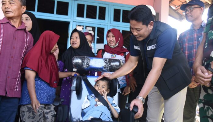 Bupati Subandi Antar Kursi Roda, Harapan Anak Difabel untuk Kembali Beraktivitas Terwujud