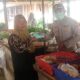 Polsek Bomberay Dampingi Pembagian 200 Masker Gratis di Tengah Dampak Karhutla