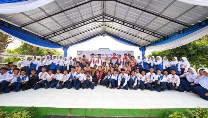 Pertamina Patra Niaga Regional Sumbagsel Serahkan Dukungan Ruang Kelas Darurat untuk SMPN 19 Kota Bengkulu