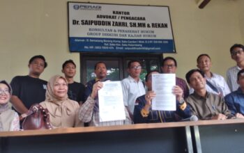Dr. Saipuddin Zahri, S.H., M.H didampingi para korban PTDH, Kamis (27/8/2026)