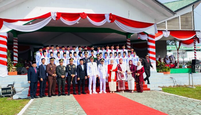 Bupati Batang Hari Jadi Inspektur Upacara Pengibaran Bendera HUT ke-81 Kemerdekaan RI
