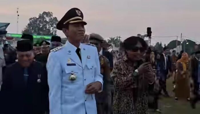 Bupati Batang Hari Hadiri Upacara Penurunan Bendera Merah Putih HUT ke-81 RI