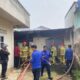 Babinsa Sigap Bantu Padamkan Kebakaran Bedeng di Silaberanti dan Pulokerto Gandus