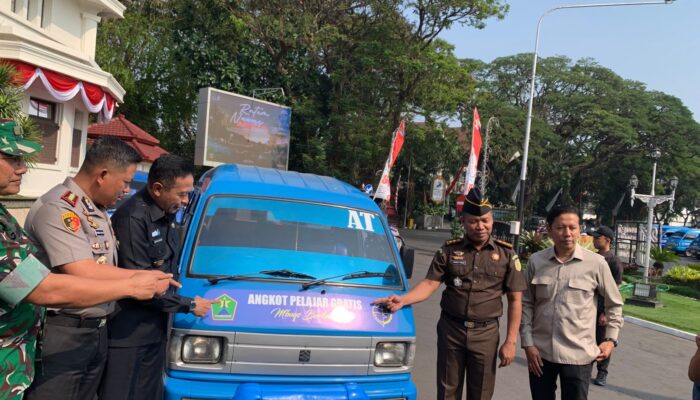 66 Armada Layani Angkutan Pelajar Gratis di Malang