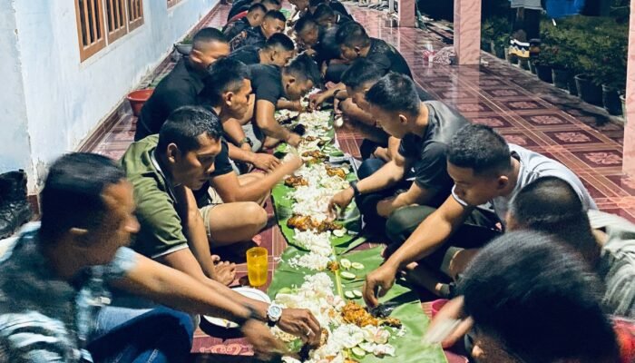 Makan Malam Bersama, Satgas TMMD ke-129 Kodim 0418/Palembang Pererat Kebersamaan Dengan Warga