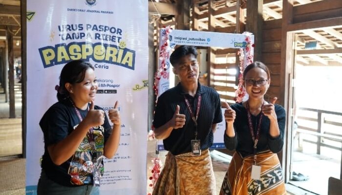 Imigrasi Hadir di Betang, PASPORRIA Sapa Warga Dayak di Rumah Betang Sungai Utik