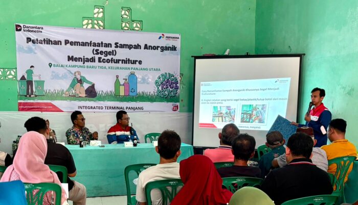 Pertamina Patra Niaga Regional Sumbagsel Ubah Limbah Segel Mobil Tangki Bekas Jadi Ecofurniture