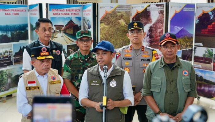 Menhut dan Kepala BNPB Pantau Karhutla Jambi dari Udara, 8 Hektare Masih dalam Penanganan