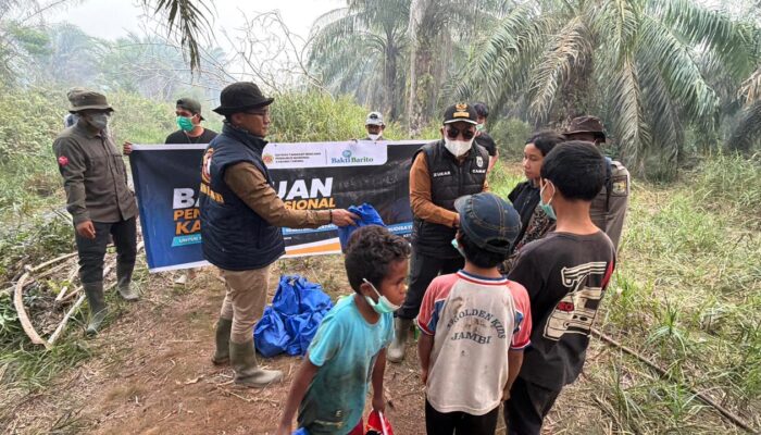 Camat Bayung Lencir Turun ke Lokasi Karhutla Medak, Gandeng Karang Taruna dan Tim Kesehatan