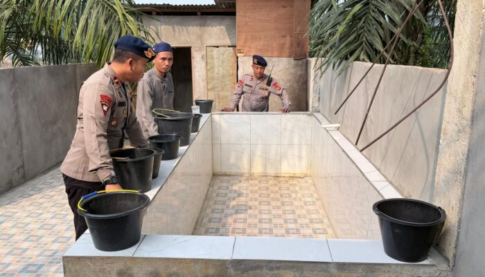 Brimob Polda Jambi Salurkan Air Bersih untuk Pesantren dan Masyarakat