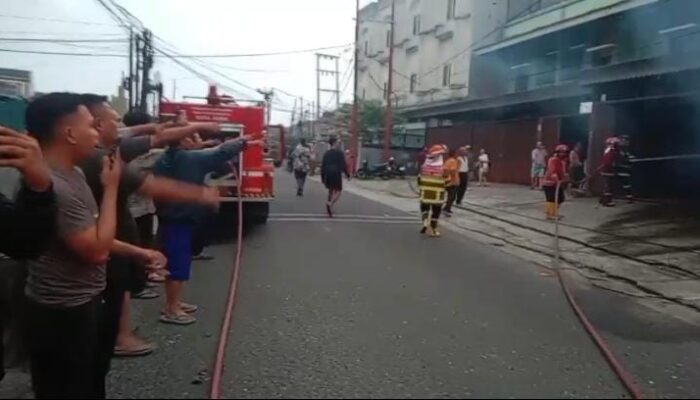 Kebakaran, 1 Bangunan dan 5 Kios di Jambi Timur, Damkartan Kerahkan 40 Personel