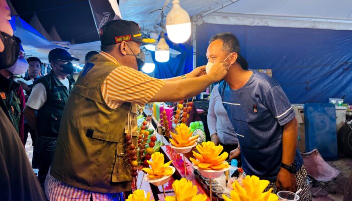 Pemerintah Kabupaten Musi Banyuasin Giatkan Pembagian Masker dan Edukasi Protokol Kesehatan di Pusat Keramaian