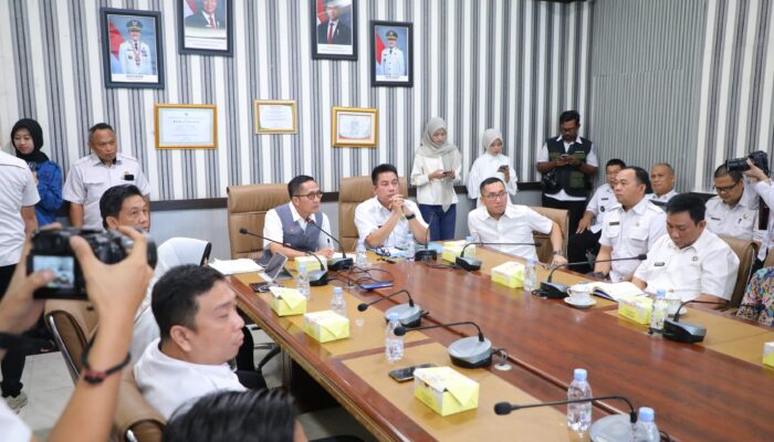 Ratu Dewa Berang, Peserta Rapat Banjir Diusir: “Saya Butuh Orang yang Paham Data”