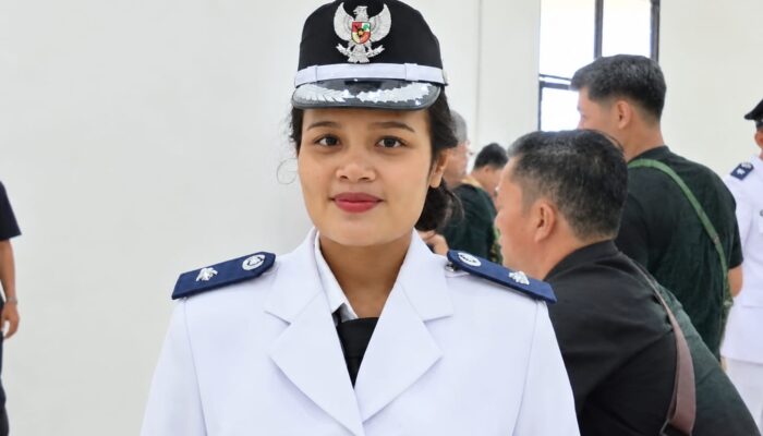 Baru Dilantik, Harus Pimpin Aksi Swadaya – Warga Batu Tiga Rebutan Beras, Jalan 18 KM Hancur Sejak 2017