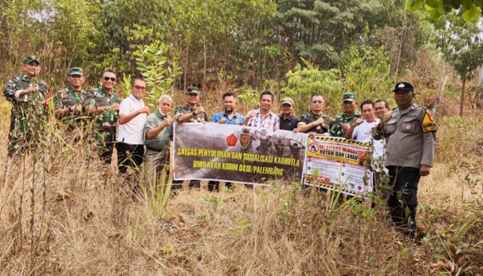 Tim Mabes TNI Sosialisasikan Pencegahan Karhutla ke Warga Sukarami