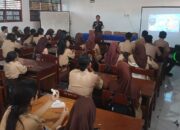 Polres Fakfak Sosialisasikan Super App Polri kepada Siswa SMAN 1 Fakfak   
