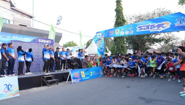 HUT ke-22 Sulbar, Suhardi Duka Lepas Warga yang Ikuti Fun Run 2026