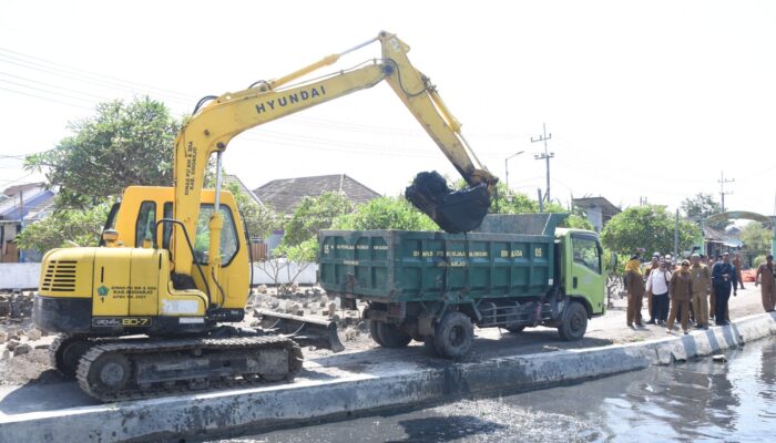 Cegah Banjir, Pemkab Sidoarjo Percepat Normalisasi Sungai di Candi dan Tanggulangin